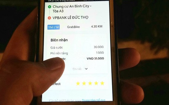 Xe công nghệ 'lén' thu thêm phí: Khách hàng bức xúc