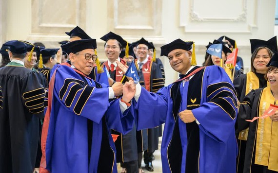 Đại học VinUni của tỷ phú Phạm Nhật Vượng khai giảng với 260 sinh viên