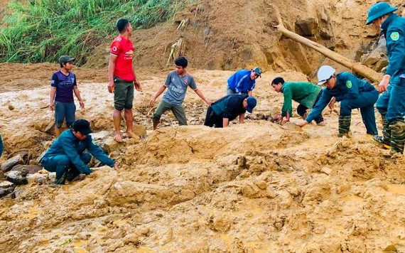 Lại thêm vụ sạt lở núi tại Quảng Nam khiến 11 người bị vùi lấp
