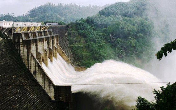 Bộ Công Thương nói thủy điện Đak Mi 4 và một số thủy điện ở Quảng Nam đã gánh lũ cho hạ du