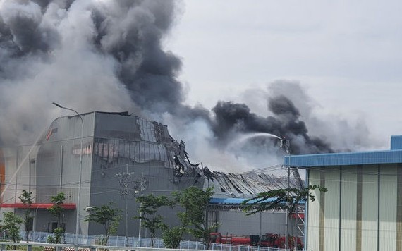 Cháy lớn ở Khu công nghiệp Hiệp Phước