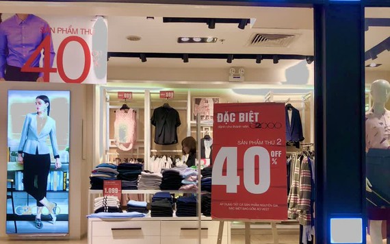 Vừa qua ngày Độc thân, các cửa hàng thời trang ở Sài Gòn lại 'sale sập sàn' chờ Black Friday
