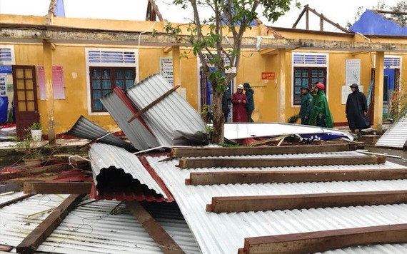 Bão số 13 làm 18 người bị thương, đã suy yếu thành áp thấp nhiệt đới