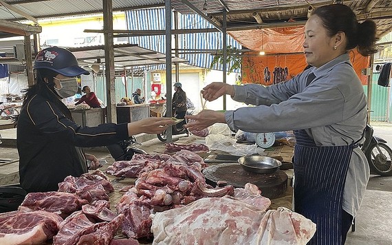 Giá thịt heo tại chợ miền Trung đang rẻ nhất trong năm