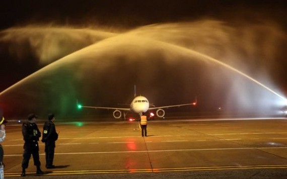 Máy bay Vietravel Airlines lần đầu tiên hạ cánh tại sân bay Phú Bài