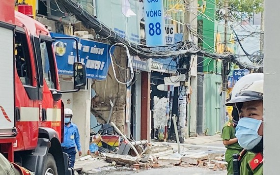 Nổ bình gas làm sập quán bún ở Sài Gòn