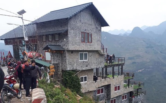 Mã Pì Lèng Panorama giữ nguyên kết cấu, tấp nập đón khách