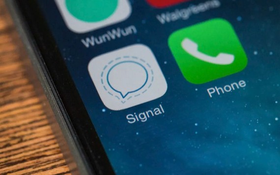 Sau khi Elon Musk lên tiếng ủng hộ, Signal vươn lên vị trí đầu bảng của App Store