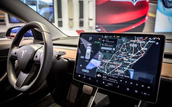 Hãng xe của tỷ phú Elon Musk bị yêu cầu thu hồi khoảng 158.000 xe do lỗi màn hình điều khiển từ xa