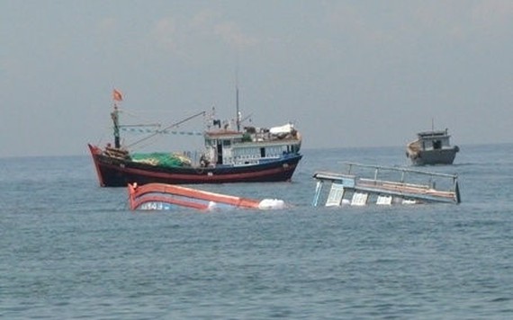 Tàu đánh cá Bến Tre bị chìm gần Côn Đảo, 7 người mất tích