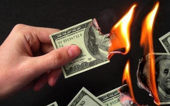 Bloomberg: Sự sụp đổ của đồng USD mới chỉ bắt đầu