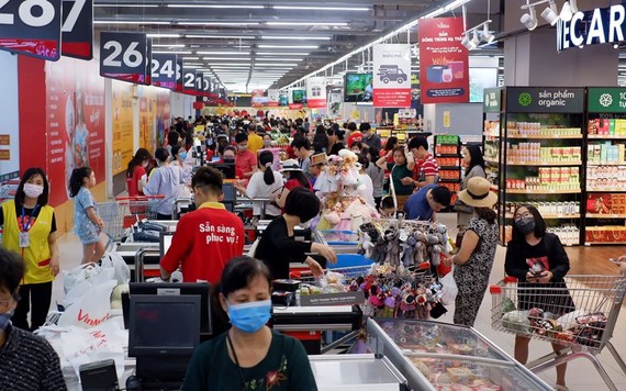Hàng Tết dồi dào, nhiều siêu thị 'tung' khuyến mãi dịp cuối năm