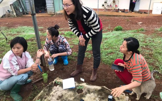 Bà chủ nông trại rau hữu cơ Happy Vegi hướng dẫn cách trồng rau sạch giữa lòng Sài Gòn 