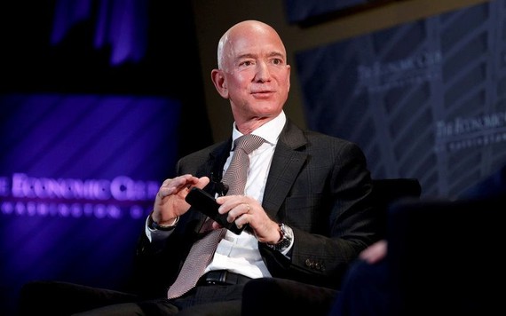 Jeff Bezos vượt Elon Musk, quay trở lại vị trí người giàu nhất thế giới