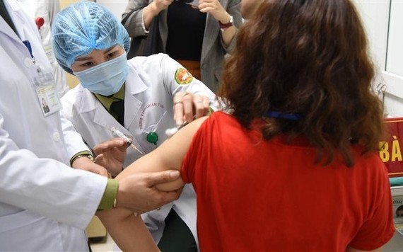 Sáng 8/3, Việt Nam triển khai những mũi tiêm vaccine ngừa COVID-19 đầu tiên