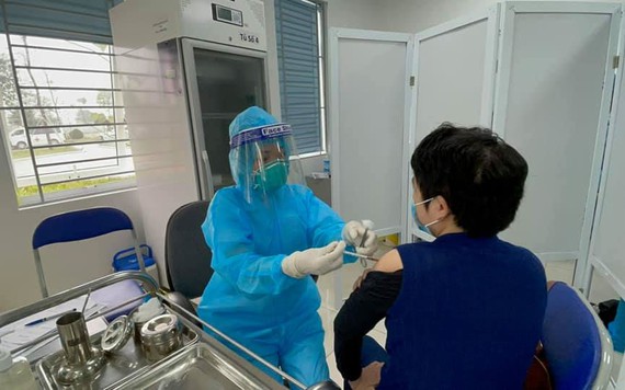 Chưa phát hiện biến chứng giống ở châu Âu, Việt Nam vẫn tiếp tục tiêm vaccine của hãng AstraZeneca