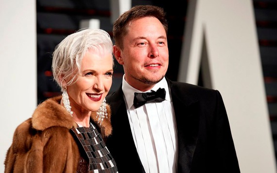Mẹ tỷ phú Elon Musk viết sách truyền cảm hứng cho phụ nữ