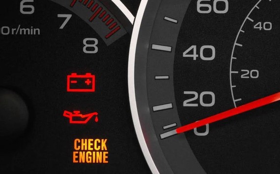 Cần làm gì khi thấy đèn báo kiểm tra động cơ trên xe hơi?