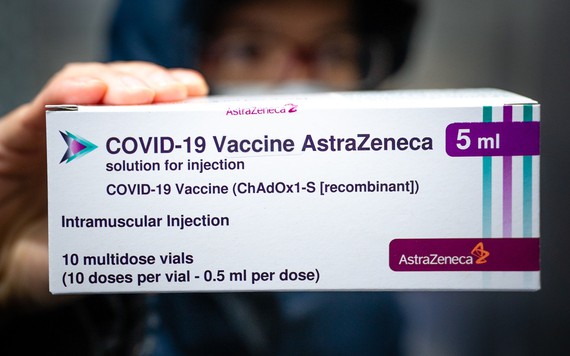 Hai người gặp phản ứng nặng sau khi tiêm vaccine AstraZeneca