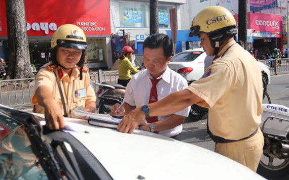 Không mang theo bằng lái xe bị phạt bao nhiêu tiền?