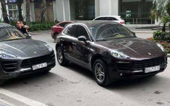 2 xe Porsche cùng biển số 'gặp nhau' ở sảnh chung cư