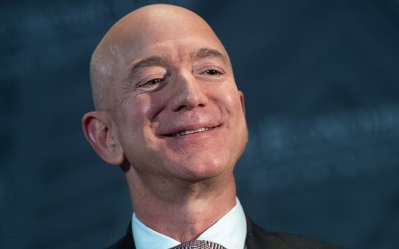 Bezos bán cổ phiếu Amazon trị giá gần 2 tỷ USD