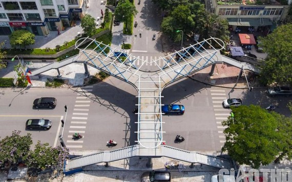 Cầu vượt bộ hành hình chữ Y đầu tiên ở Hà Nội có gì đặc biệt?