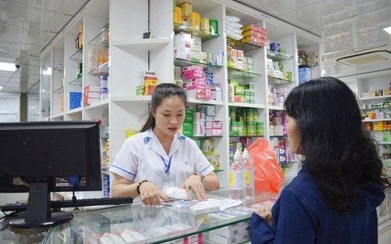 TP.HCM: Người mua thuốc chữa sốt, ho, đau họng phải khai báo y tế