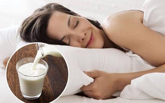 Tại sao chúng ta nên uống sữa trước khi đi ngủ?