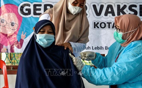 Nhiều nước Đông Nam Á chìm trong khủng hoảng COVID-19 vì biến chủng Delta và tiêm vaccine chậm