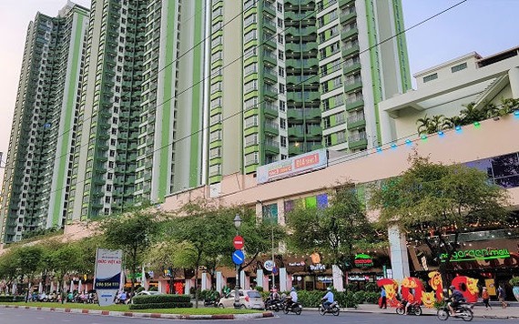 Thuận Kiều Plaza: Từ dự án dành cho người Hong Kong di cư bỏ không gần 30 năm tới bệnh viện dã chiến mùa dịch