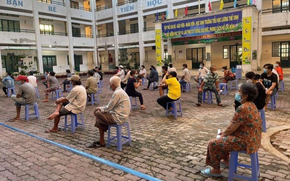 Việt Nam có 852 ca mắc mới COVID-19 chiều 13/7, trong ngày vượt 2.300 ca bệnh nhân