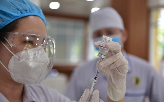 Bộ Y tế yêu cầu đẩy nhanh tốc độ tiêm chủng vaccine phòng COVID-19