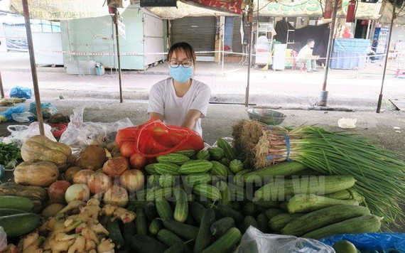 Chợ Hóc Môn tổ chức hoạt động với 9 tiểu thương kinh doanh