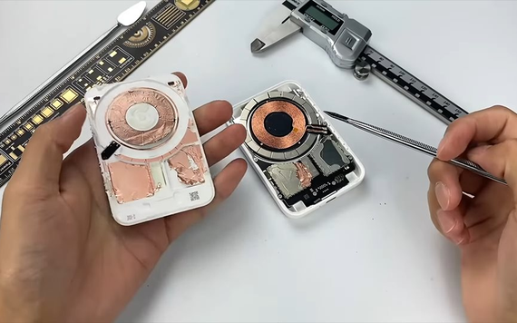 'Mổ bụng' MagSafe Battery Pack: Có gì thú vị bên trong pin dự phòng mới của Apple?