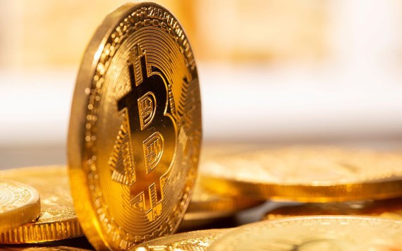 Giá Bitcoin tăng vọt