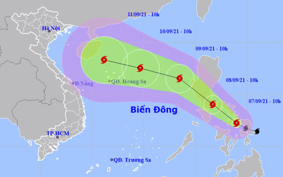 Bão Conson giật cấp 11 tiến gần Biển Đông