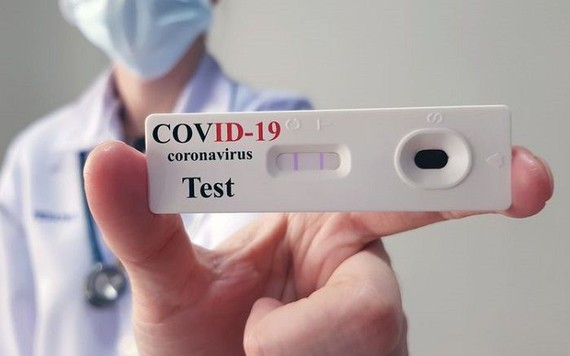 Giá kit xét nghiệm nhanh Covid-19 bán ở các nước ra sao?