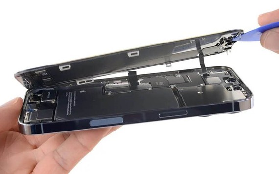 'Mổ bụng' iPhone 13 Pro: Chỉ đạt 5/10 điểm về khả năng sửa chữa