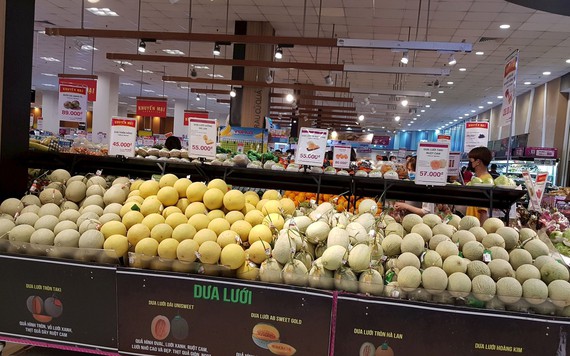 Nhiều loại trái cây rớt giá, siêu thị mạnh tay khuyến mãi 