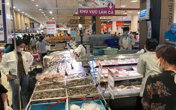 Chợ An Đông, Bến Thành và nhiều chợ TP.HCM mở cửa, giá thủy sản miền Tây tăng vọt