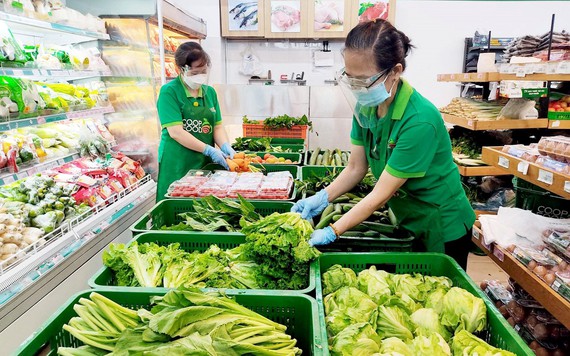 Giá thực phẩm 12/11: Rau xanh tăng giá từ 2.000-5.000 đồng/kg