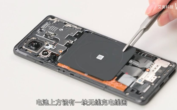 'Mổ bụng' Xiaomi 12 Pro để khám phá linh kiện bên trong