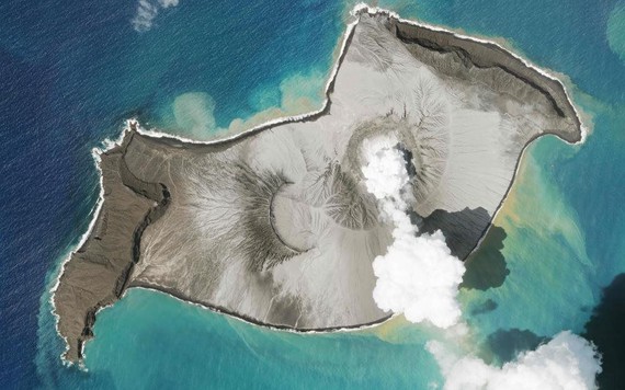 Núi lửa phun trào gây sóng thần ở Tonga tạo ra một hòn đảo mới