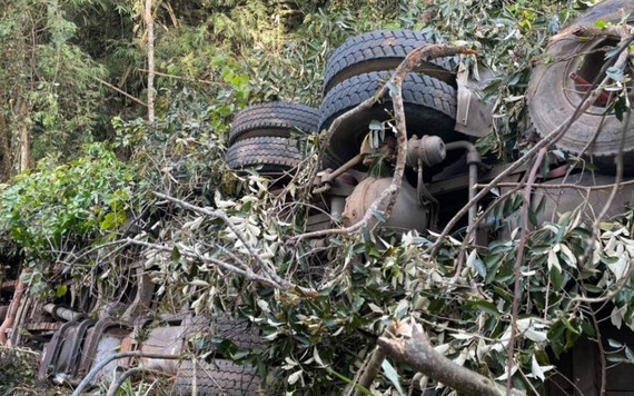 Xe tải lao xuống vực, 6 người tử vong ở Gia Lai chở quá số người quy định