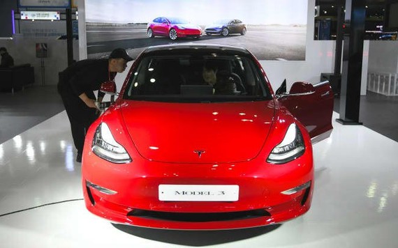 Hơn 400.000 ôtô điện Tesla đang bị điều tra vì sự cố phanh ảo