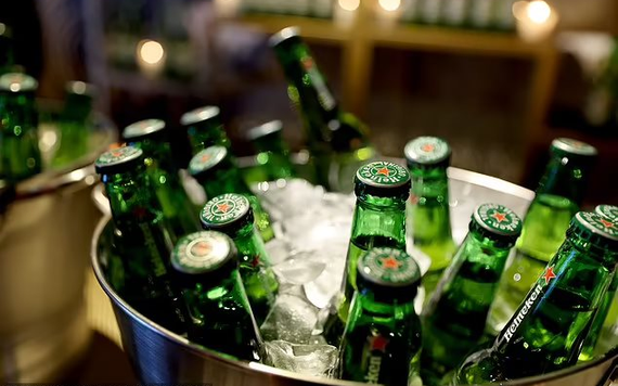 Heineken và Carslberg rút khỏi Nga thị trường Nga