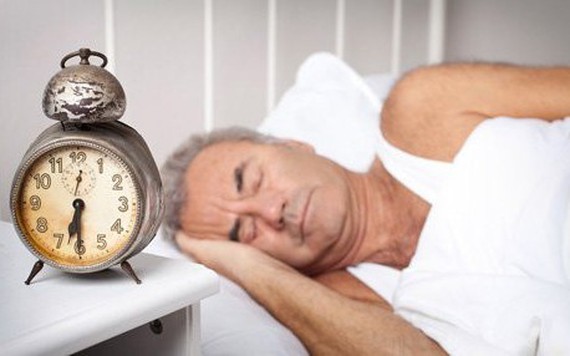 Người trên 50 tuổi ngủ ít hơn 5 tiếng đồng hồ mỗi đêm có nguy cơ mắc các bệnh mãn tính cao