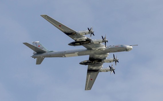 Máy bay ném bom Nga xuất hiện gần Alaska, Mỹ điều tiêm kích đánh chặn