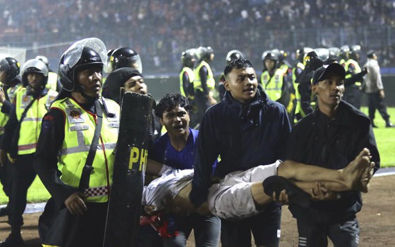 Cập nhật: 174 người chết trong bạo loạn tại trận đấu bóng đá ở Indonesia